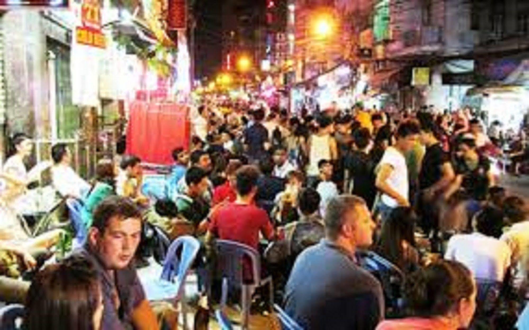 Reddoorz @ Pham Ngu Lao Street 4 Hotel Хошимин Екстериор снимка